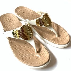 Crocs Flip Flop Women Size 8 Gold Sanrah Sandal